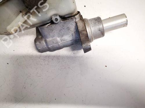 Used Brake master cylinder Brake master cylinder TOYOTA YARIS (_P9_) 1.4 D-4D (NLP90_, NLP90R) (90 hp) 35137622 35137622