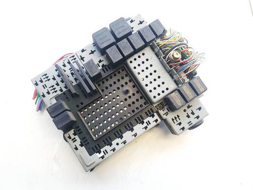 Used Fuse box Fuse box VOLVO V70 II (285) 2.5 TDI (140 hp) 32929984 32929984