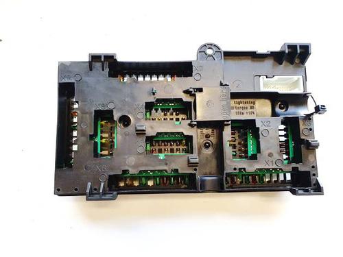 Used Fuse box Fuse box 39253779 39253779