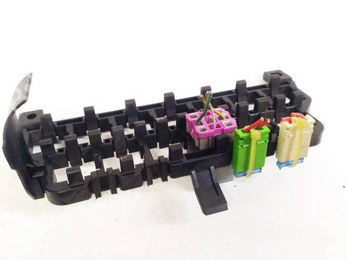 Used Fuse box VW GOLF IV (1J1) 1.6 (100 hp) 32625564