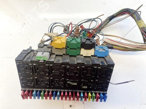 Used Fuse box Fuse box VW PASSAT B3/B4 Variant (3A5, 35I) 1.9 TDI (90 hp) 32893792 32893792