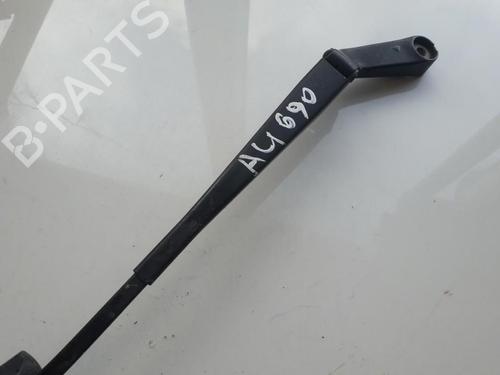 Used Front windshield wiper arm Front windshield wiper arm VW GOLF III (1H1) 1.9 TDI (90 hp) 33510729 33510729