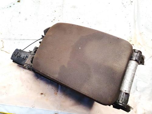Used Armrest / Center console Armrest / Center console VW GOLF V (1K1) 2.0 FSI (150 hp) 35462249 35462249