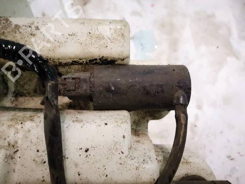 washer-pump-toyota-auris-_e15_-2006-2007-2008-2009-2010-2011-2012-2013-35288064 main image