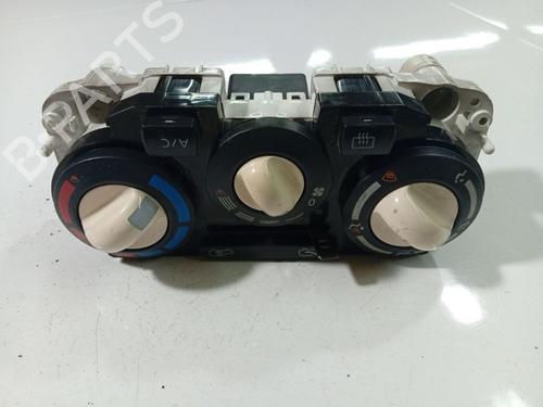 AC-Styringsenhed/Manøvreenhed AC-Styringsenhed/Manøvreenhed NISSAN MICRA III (K12) 1.2 16V (80 hp) 36770547 36770547