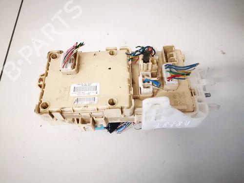 Used Fuse box Fuse box 32937255 32937255