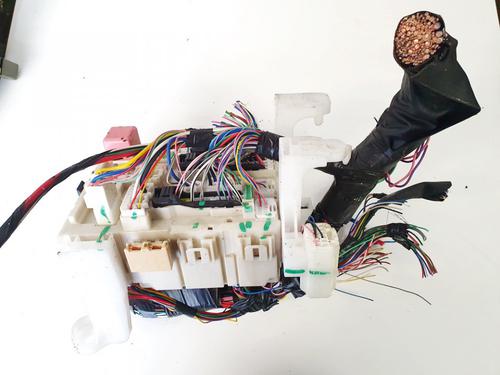 Used Fuse box Fuse box TOYOTA AVENSIS Saloon (_T27_) 2.0 D-4D (ADT270_, ADT270R) (126 hp) 32901383 32901383