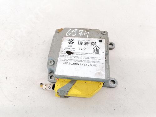 ecu-airbags-vw-passat-b5-variant-3b5-1997-1998-1999-2000-2001-32874446 main image
