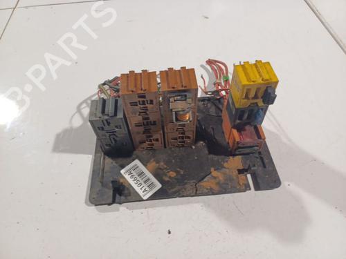 Used Fuse box Fuse box VW LT 28-35 II Bus (2DB, 2DE, 2DK) 2.5 TDI (90 hp) 32565486 32565486
