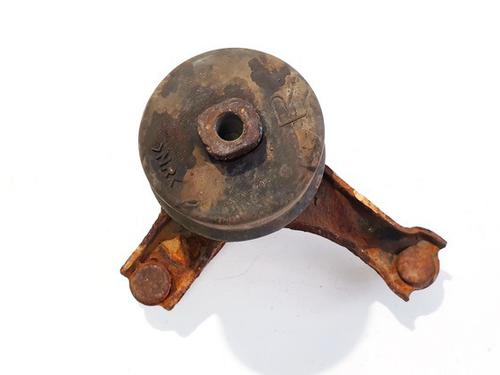 Used Engine mount Engine mount TOYOTA PREVIA II (_R3_) 2.0 D-4D (CLR30_, CLR30R) (116 hp) 32912246 32912246