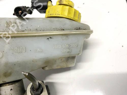 Used Brake fluid reservoir Brake fluid reservoir 35045139 35045139
