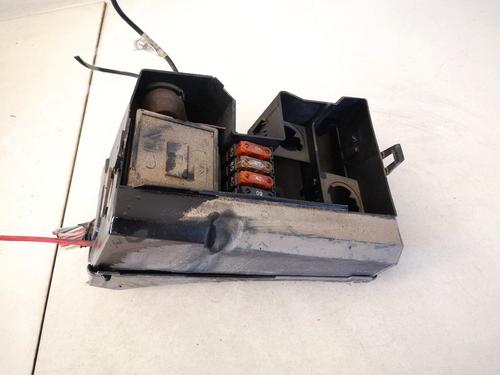 Used Fuse box Fuse box 32898838 32898838