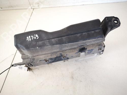 Used Fuse box Fuse box 32915627 32915627