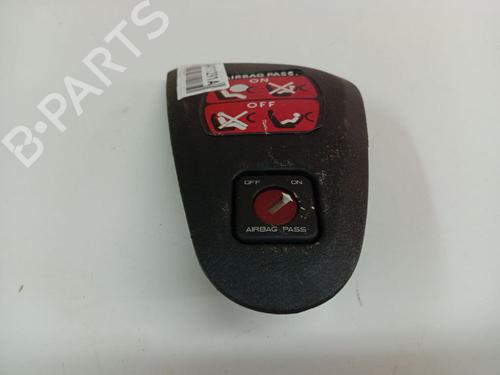 Used Switch Switch RENAULT LAGUNA III (BT0/1) 2.0 dCi GT (BT11, BT1E, BT1N) (178 hp) 36524777 36524777