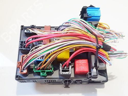 Used Fuse box Fuse box RENAULT LAGUNA II (BG0/1_) 2.2 dCi (BG0F) (150 hp) 33528935 33528935