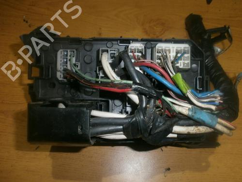 Used Fuse box Fuse box TOYOTA AVENSIS (_T22_) 1.6 i (AT220_, AT220R) (101 hp) 33484039 33484039