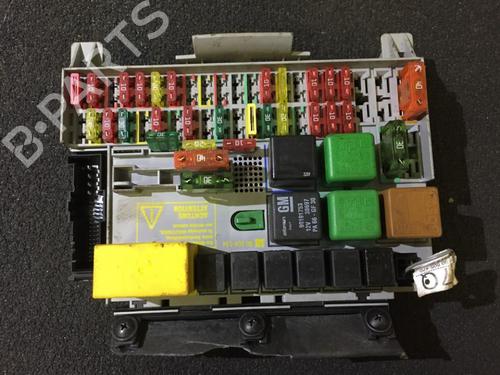 Used Fuse box Fuse box 33482253 33482253