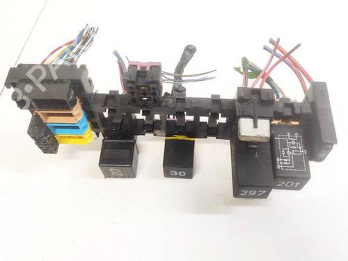 Sikringsdåse AUDI 80 B4 Saloon (8C2) 2.0 E (115 hp) 32968095