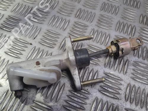 clutch-slave-cylinder-toyota-corolla-saloon-_e12_-2000-2001-2002-2003-2004-2005-2006-2007-2008-35683065 main image