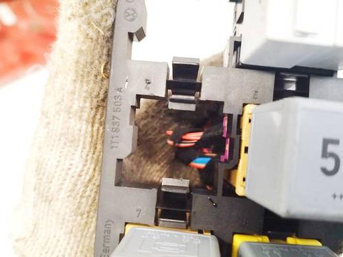 Fuse box VW TIGUAN (5N_) 2.0 TDI 4motion | BP32577933E1 - Image 6