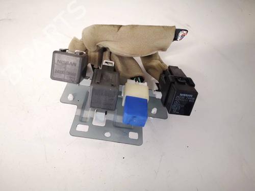 Used Fuse box Fuse box 38578569 38578569