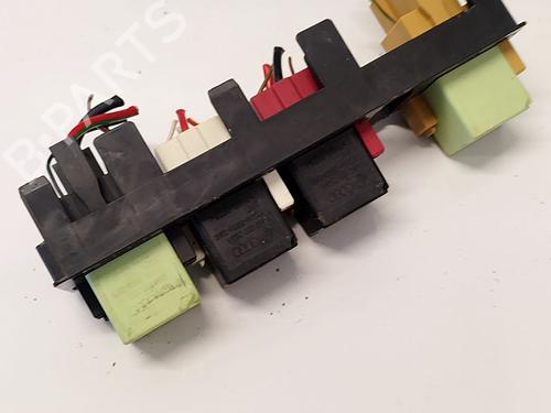 Used Fuse box Fuse box SKODA OCTAVIA II (1Z3) 1.4 TSI (122 hp) 35832124 35832124