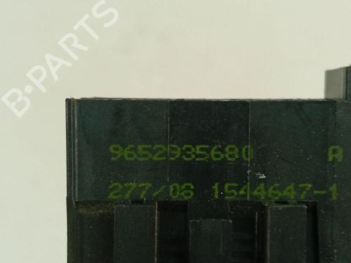 Fuse box CITROËN C5 III (RD_) 1.6 HDi 110 (RD9HZC) | BP39498315E1 - Image 4