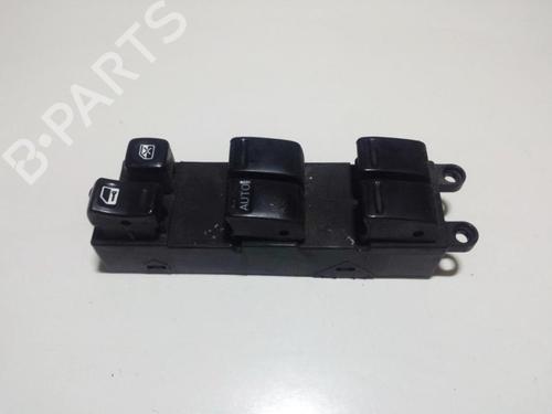 switch-nissan-almera-ii-hatchback-n16-2000-33501830 main image