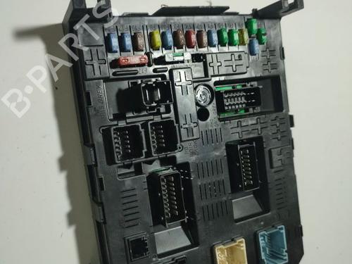Used Fuse box Fuse box CITROËN C4 Picasso I MPV (UD_) 1.6 HDi (109 hp) 32563042 32563042