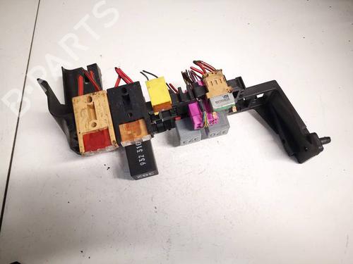 Used Fuse box AUDI A4 B5 (8D2) 1.9 TDI (90 hp) 32554317