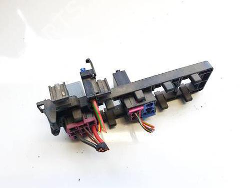 Used Fuse box Fuse box VW PASSAT B6 (3C2) 2.0 TDI (170 hp) 33488977 33488977