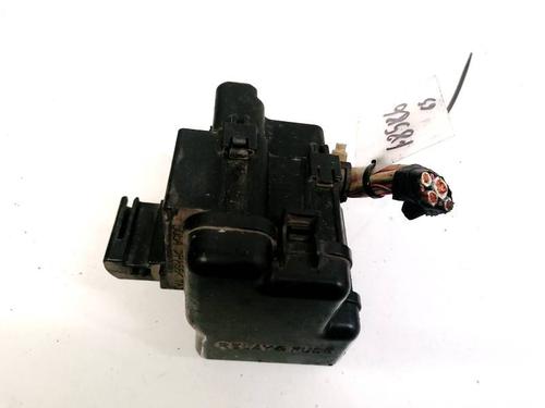 fuse-box-toyota-previa-ii-_r3_-2000-2001-2002-2003-2004-2005-2006-32924045 main image