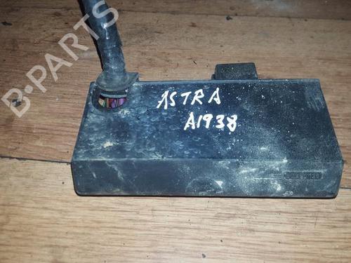Used Fuse box Fuse box OPEL ASTRA F Hatchback (T92) 1.7 D (F08, M08, F68, M68) (57 hp) 33530771 33530771