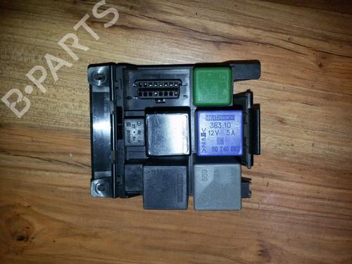 Used Fuse box Fuse box OPEL OMEGA B (V94) 2.0 16V (F69, M69, P69) (136 hp) 33501911 33501911