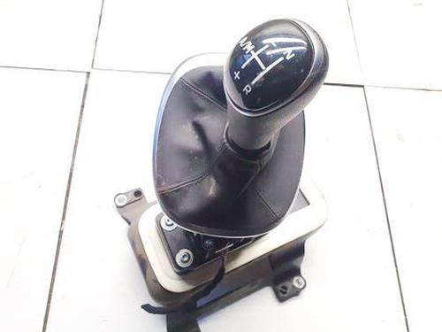 Used Gear lever Gear lever FIAT 500L (351_, 352_) 1.3 D Multijet (199LXY1A, 199LXY11) (84 hp) 40243764 40243764