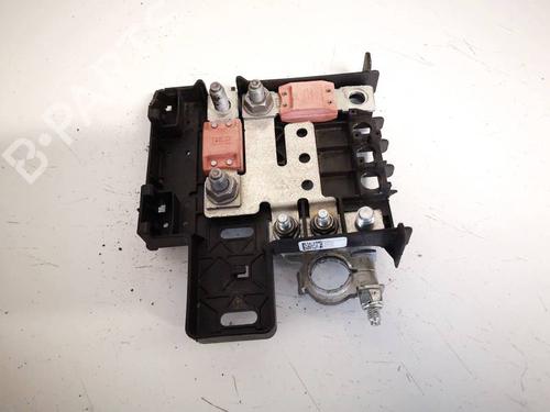 Used Fuse box Fuse box 38573560 38573560