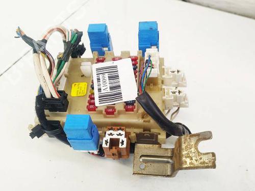 Used Fuse box NISSAN PRIMERA Hatchback (P12) 1.8 (115 hp) 32593040
