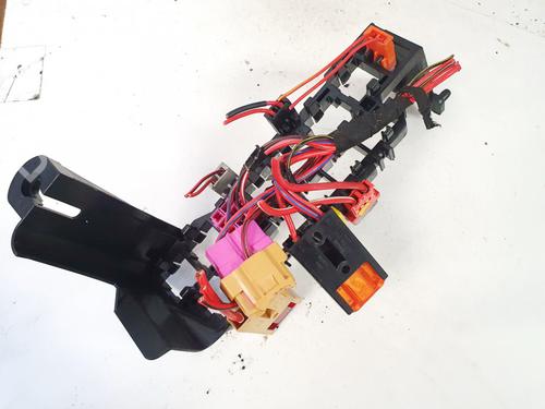 Used Fuse box VW PASSAT B5 Variant (3B5) 1.6 (101 hp) 32889642