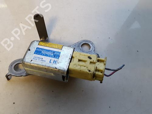 Used Electronic module Electronic module TOYOTA RAV 4 II (_A2_) 2.0 D 4WD (CLA20_, CLA21_, CLA20R, CLA21R) (116 hp) 33514771 33514771