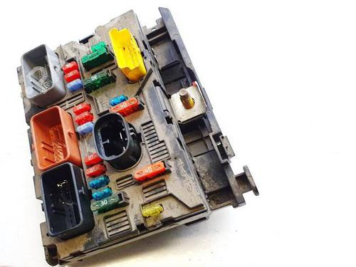 Used Fuse box PEUGEOT 307 (3A/C) 1.6 HDi (90 hp) 32627934