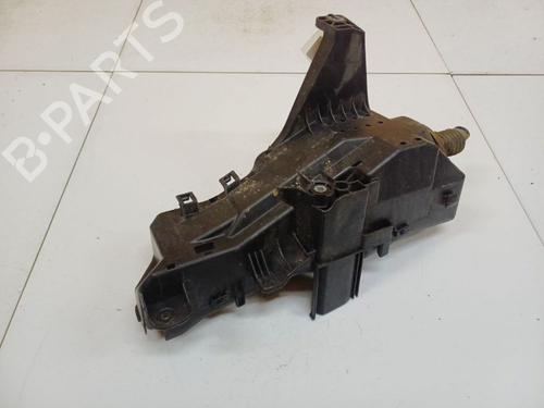 Used Fuse box Fuse box 38946181 38946181