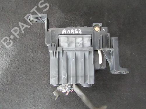 fuse-box-toyota-previa-ii-_r3_-2000-2001-2002-2003-2004-2005-2006-33486800 main image