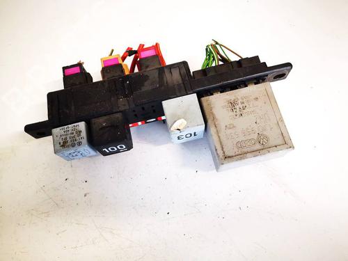 Used Fuse box Fuse box VW BORA I (1J2) 1.9 TDI (115 hp) 32577778 32577778