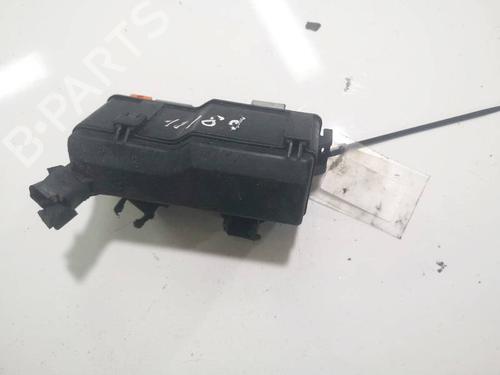 Used Fuse box Fuse box TOYOTA COROLLA Verso (ZER_, ZZE12_, R1_) 2.2 D-4D (AUR10_, AUR10R) (136 hp) 33098299 33098299