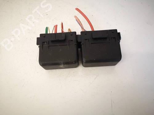 Used Fuse box Fuse box RENAULT SCÉNIC II (JM0/1_) 1.9 dCi (JM0G, JM12, JM1G, JM2C) (120 hp) 33751446 33751446