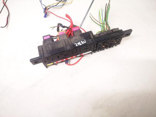 Used Fuse box Fuse box VW GOLF IV (1J1) 1.9 SDI (68 hp) 33085982 33085982