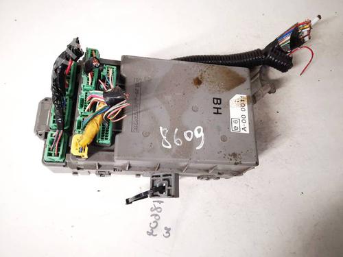 Used Fuse box Fuse box 32926058 32926058