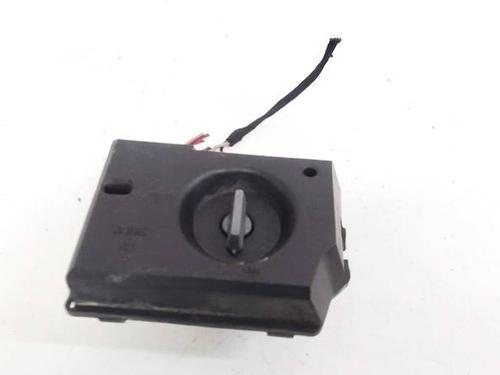 lamp-holder-audi-100-c4-avant-4a5-1990-1991-1992-1993-1994-35105206 main image