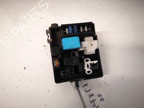 fuse-box-toyota-rav-4-ii-_a2_-2000-2001-2002-2003-2004-2005-32847745 main image