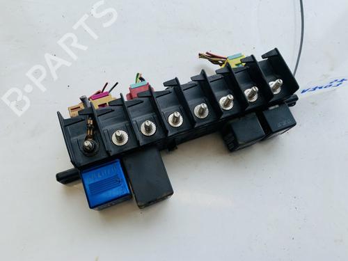 fuse-box-audi-a4-b5-8d2-1994-1995-1996-1997-1998-1999-2000-2001-32877682 main image